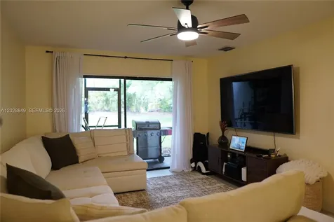 453 Lakeview Drive Weston FL 33326