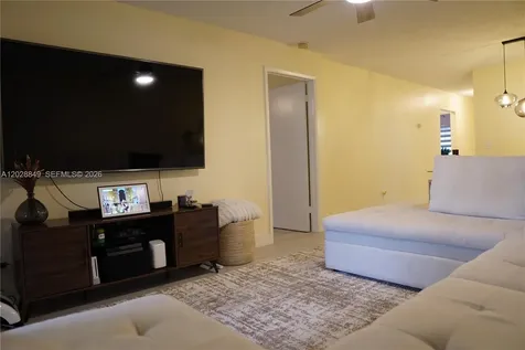 453 Lakeview Drive Weston FL 33326
