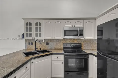 8805 NW 114th Terrace Hialeah Gardens FL 33018