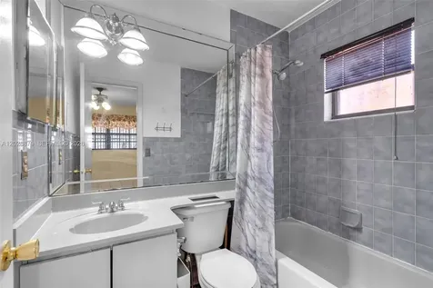 8805 NW 114th Terrace Hialeah Gardens FL 33018