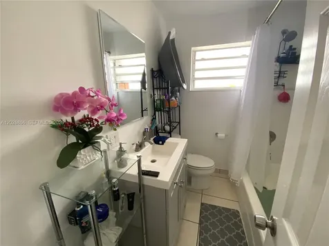 1570 W 46th Street Hialeah FL 33012