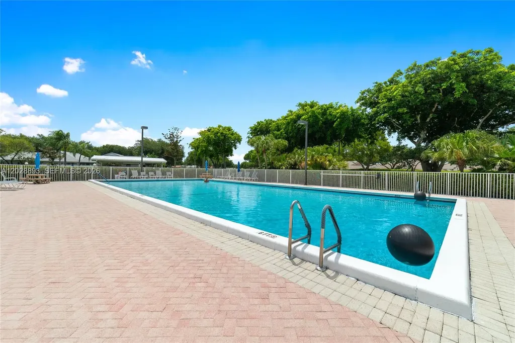 18555 Egret Way Boca Raton FL 33496