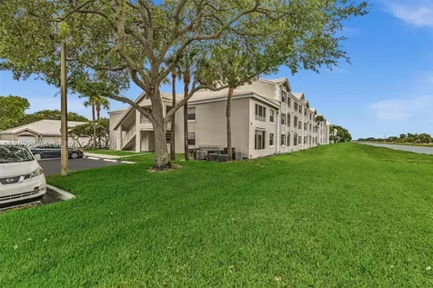 2851 N Oakland Forest Drive Oakland Park FL 33309