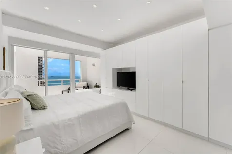 400 S Pointe Drive Miami Beach FL 33139