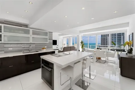 400 S Pointe Drive Miami Beach FL 33139
