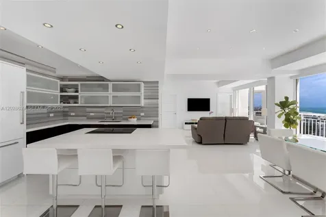 400 S Pointe Drive Miami Beach FL 33139