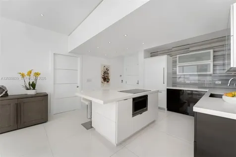 400 S Pointe Drive Miami Beach FL 33139