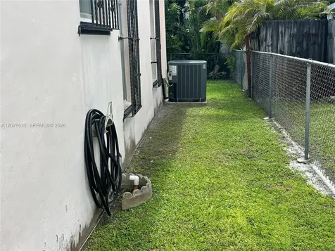900 SW 104th Avenue Miami FL 33174