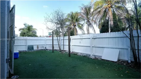 18499 NW 52nd Path Miami Gardens FL 33055