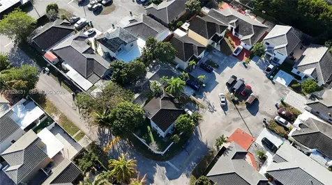18499 NW 52nd Path Miami Gardens FL 33055