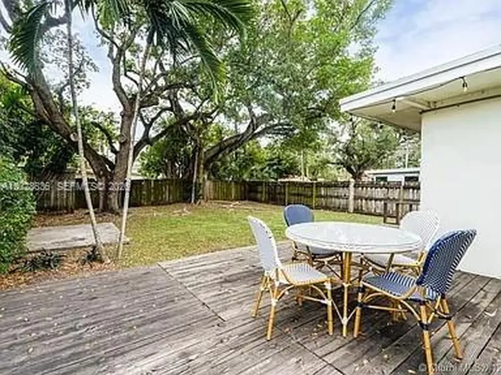 516 SW 12th Street Fort Lauderdale FL 33315