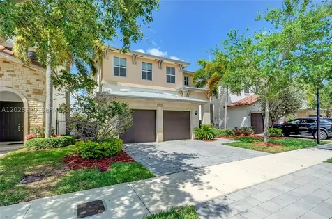 10555 NW 69th Terrace Doral FL 33178