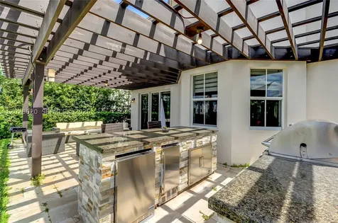 10555 NW 69th Terrace Doral FL 33178