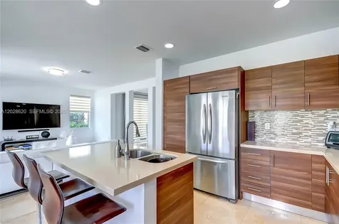 10555 NW 69th Terrace Doral FL 33178