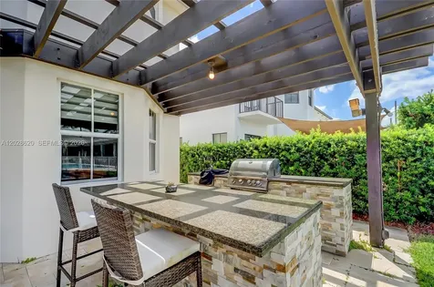10555 NW 69th Terrace Doral FL 33178