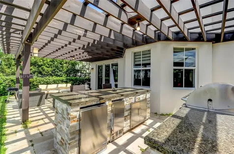10555 NW 69th Terrace Doral FL 33178