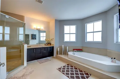 10555 NW 69th Terrace Doral FL 33178