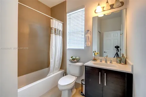 10555 NW 69th Terrace Doral FL 33178