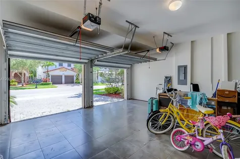 10555 NW 69th Terrace Doral FL 33178