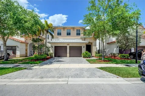 10555 NW 69th Terrace Doral FL 33178