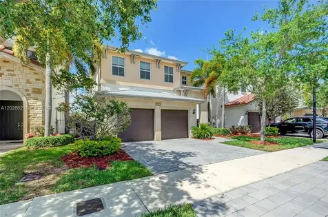 10555 NW 69th Terrace Doral FL 33178