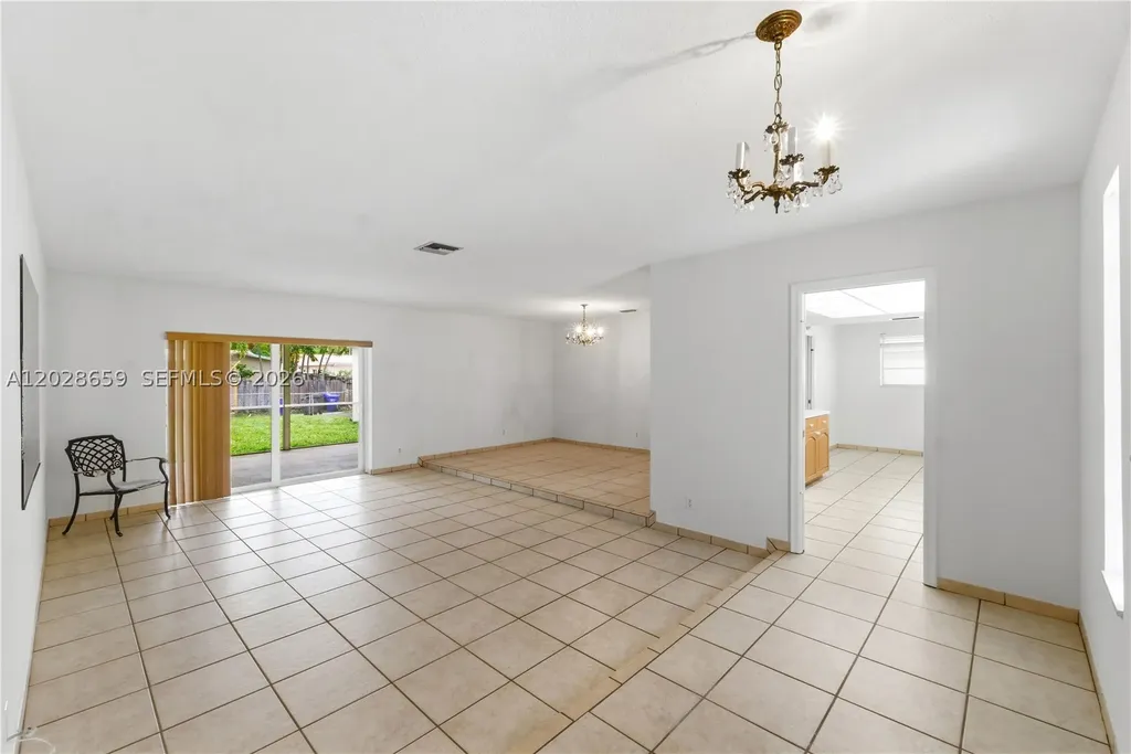 2210 N 52nd Avenue Hollywood FL 33021