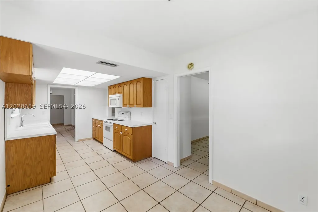2210 N 52nd Avenue Hollywood FL 33021