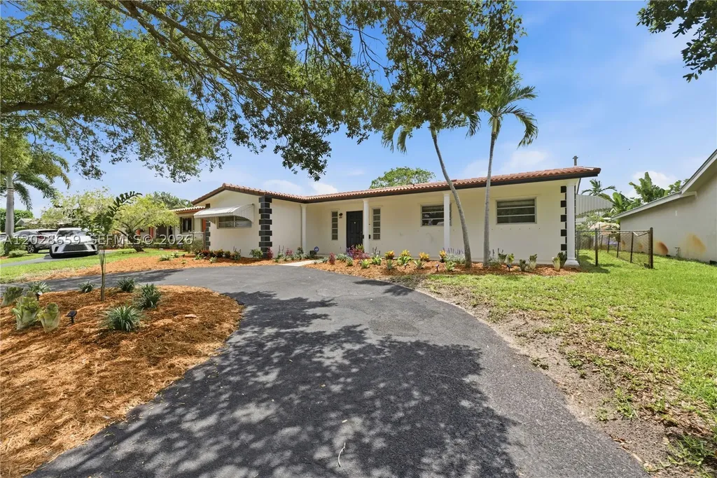 2210 N 52nd Avenue Hollywood FL 33021