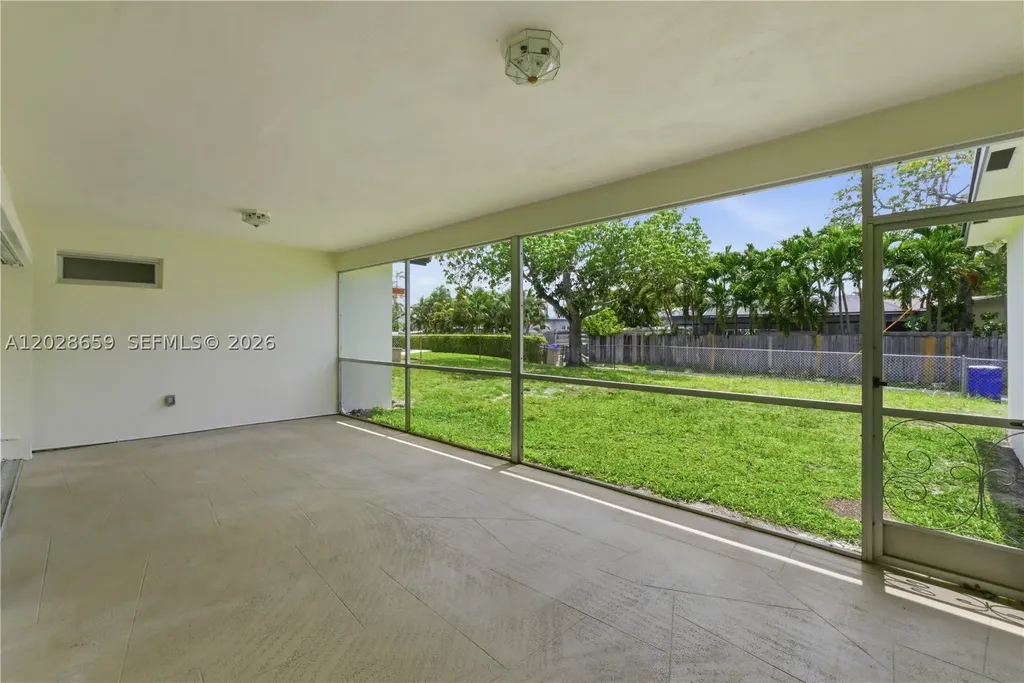 2210 N 52nd Avenue Hollywood FL 33021
