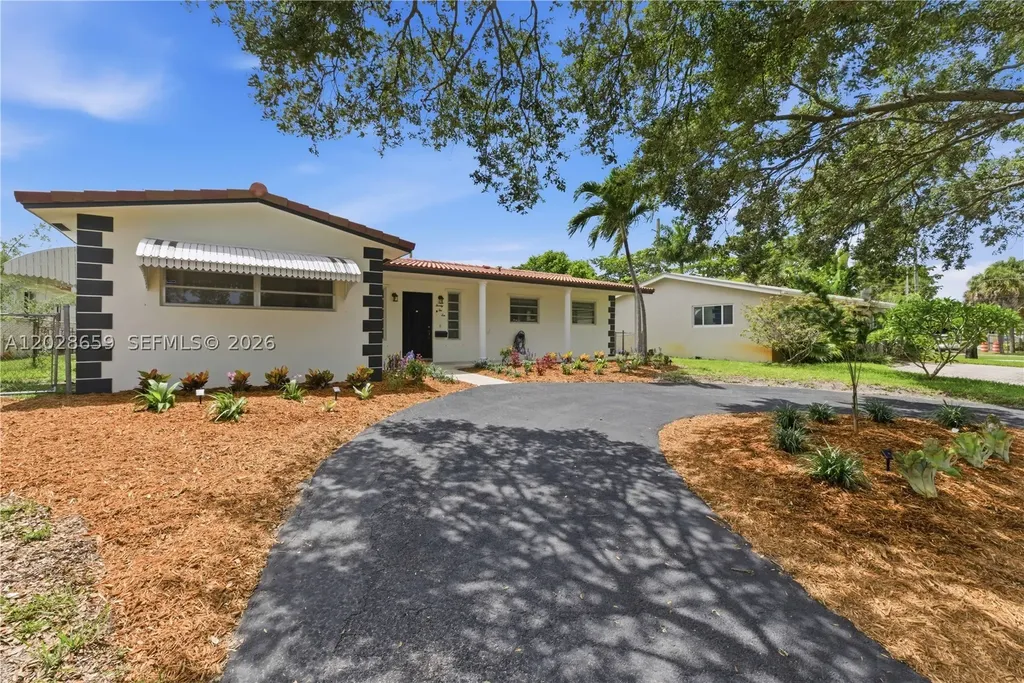 2210 N 52nd Avenue Hollywood FL 33021