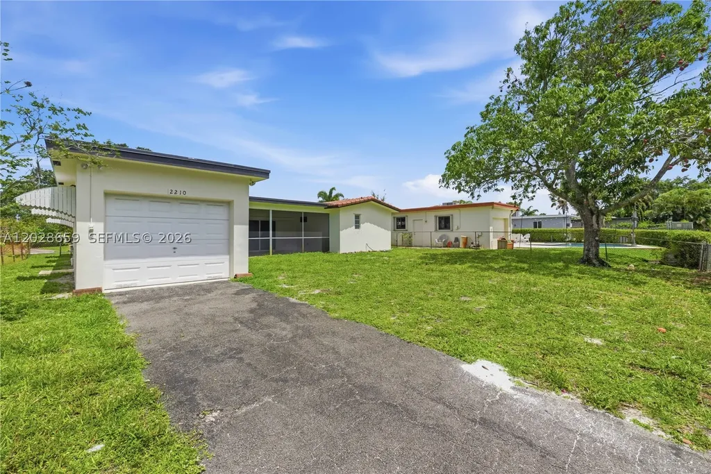 2210 N 52nd Avenue Hollywood FL 33021