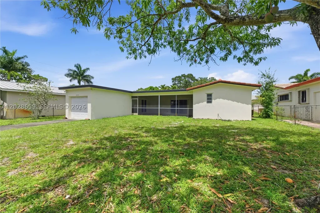 2210 N 52nd Avenue Hollywood FL 33021
