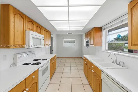 2210 N 52nd Avenue Hollywood FL 33021