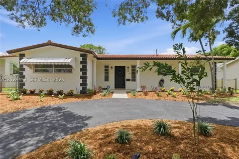 2210 N 52nd Avenue Hollywood FL 33021