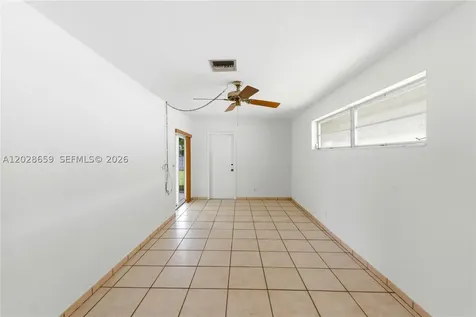 2210 N 52nd Avenue Hollywood FL 33021