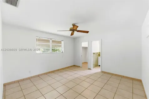 2210 N 52nd Avenue Hollywood FL 33021