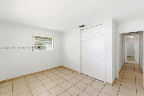 2210 N 52nd Avenue Hollywood FL 33021