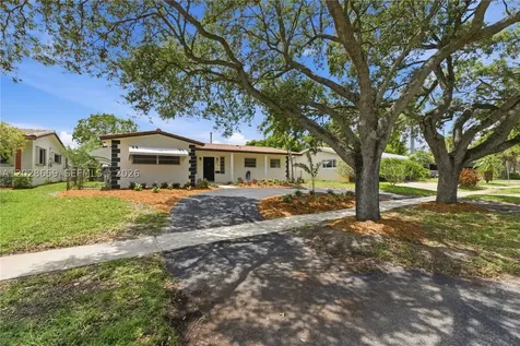 2210 N 52nd Avenue Hollywood FL 33021