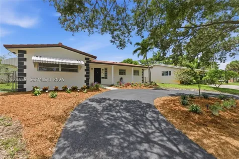 2210 N 52nd Avenue Hollywood FL 33021