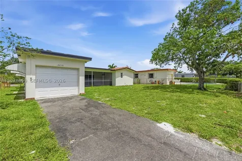 2210 N 52nd Avenue Hollywood FL 33021