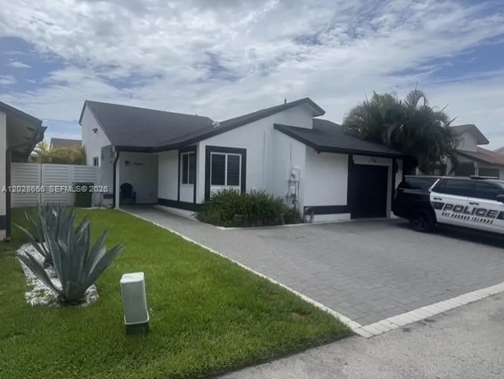 1131 SW 110th Avenue Pembroke Pines FL 33025