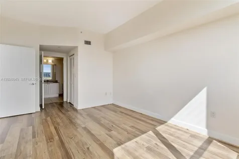 19501 W Country Club Drive Aventura FL 33180