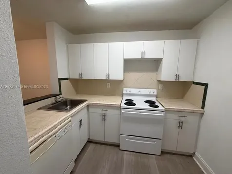 492 NW 165th St Road Miami FL 33169