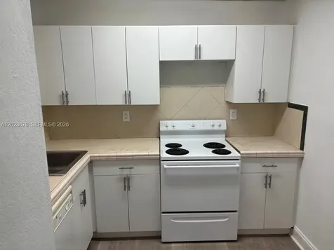 492 NW 165th St Road Miami FL 33169