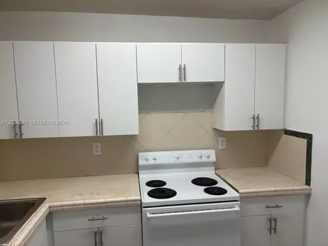 492 NW 165th St Road Miami FL 33169