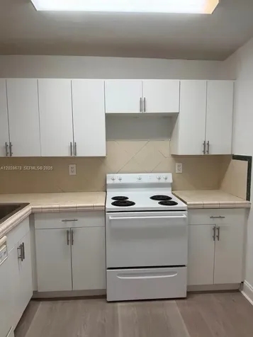 492 NW 165th St Road Miami FL 33169