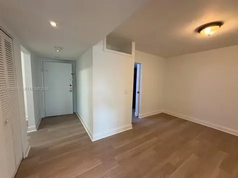 492 NW 165th St Road Miami FL 33169
