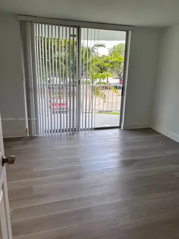 492 NW 165th St Road Miami FL 33169
