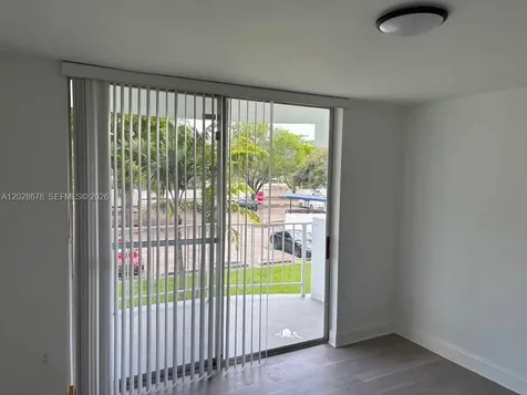 492 NW 165th St Road Miami FL 33169