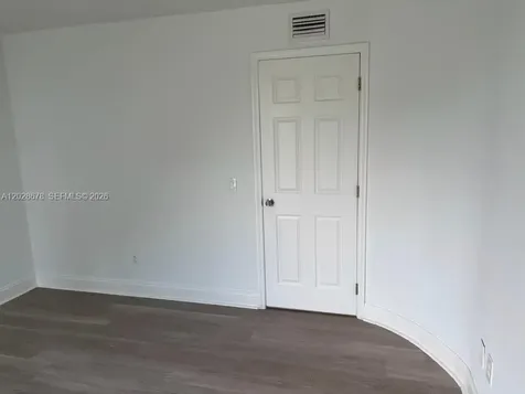 492 NW 165th St Road Miami FL 33169